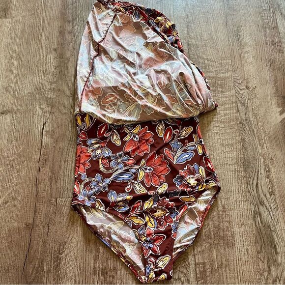 Garnet Hill Floral Halter Swim Dress with Red and Blue Flower Paisley Sz. 6 - Picture 2 of 6